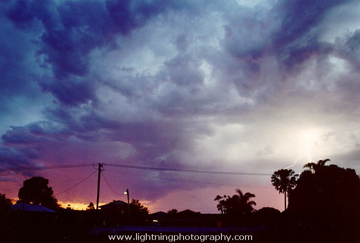 Lightning Image 1990122303