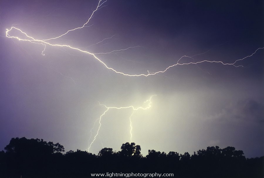Lightning Image 1999013035