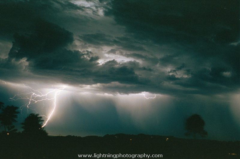 Lightning Image 2003010846