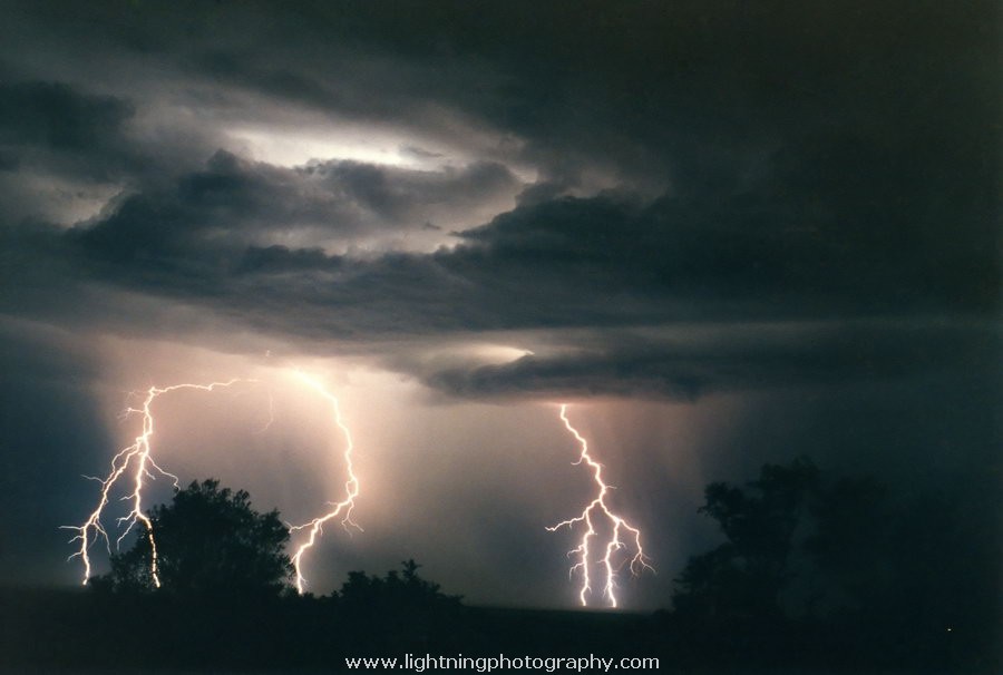 Lightning Image 2003010857
