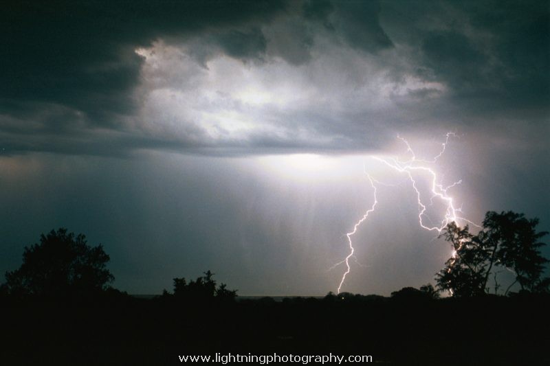 Lightning Image 2003010865
