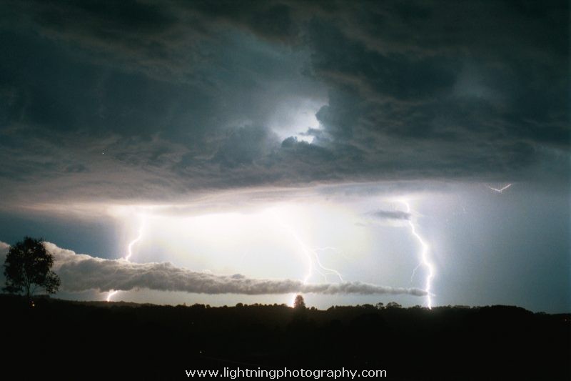 Lightning Image 2003010872
