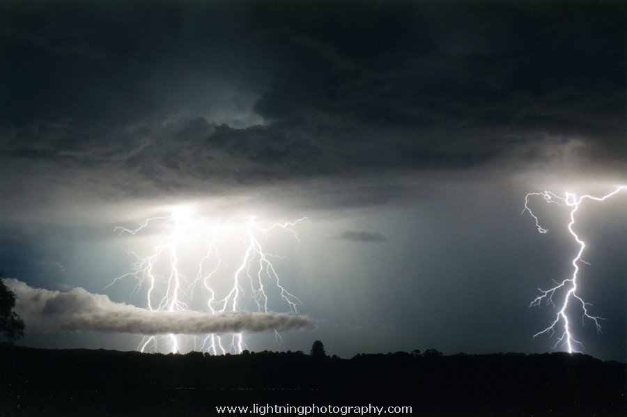 Lightning Image 2003010875