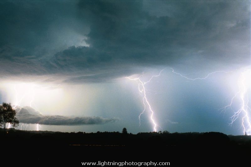 Lightning Image 2003010876