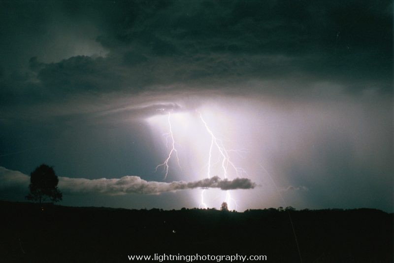 Lightning Image 2003010878