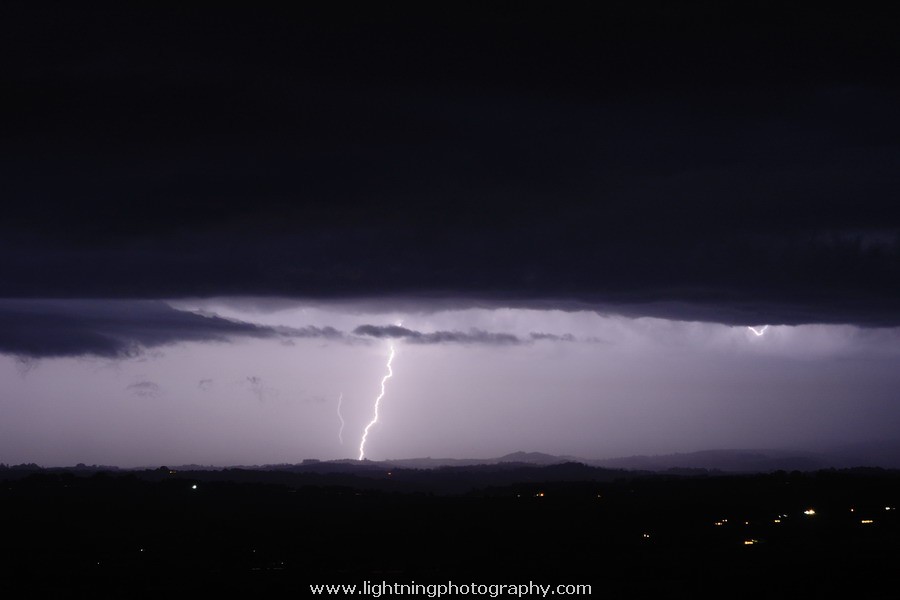 Lightning Image 2011083024