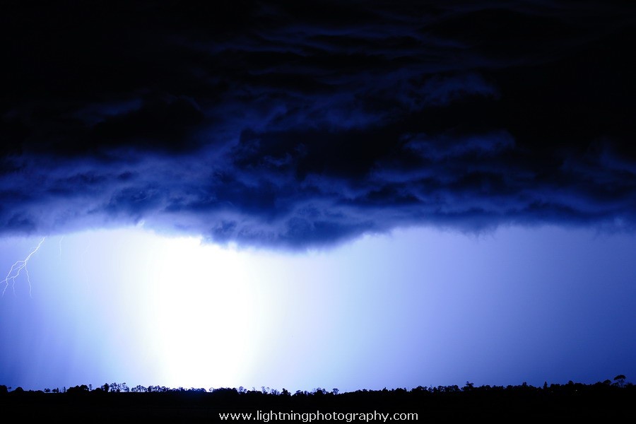 Lightning Image 2012021383